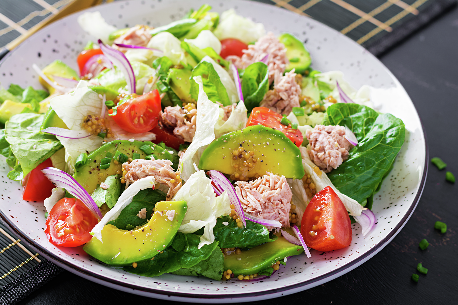 tuna-fish-salad-with-lettuce-cherry-tomatoes-avoca_rgb